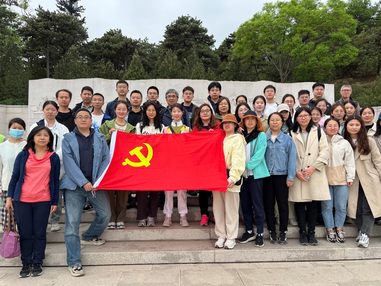 工业室第一、二党支部赴西山无名英雄纪念广场开展党建活动