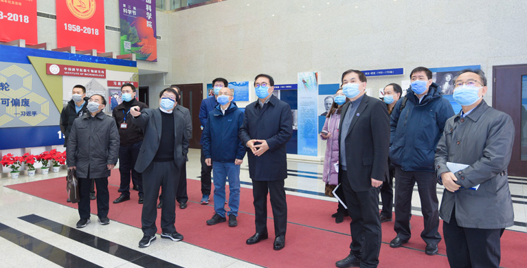 白春礼调研微生物所新冠肺炎科技应急攻关专项工作并慰问攻关团队